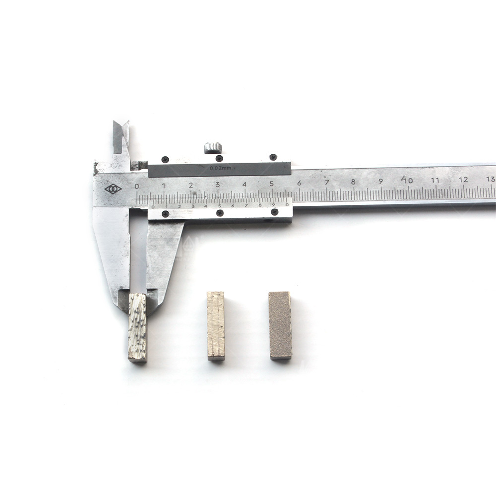 Segment diamanté pour le meulage du béton